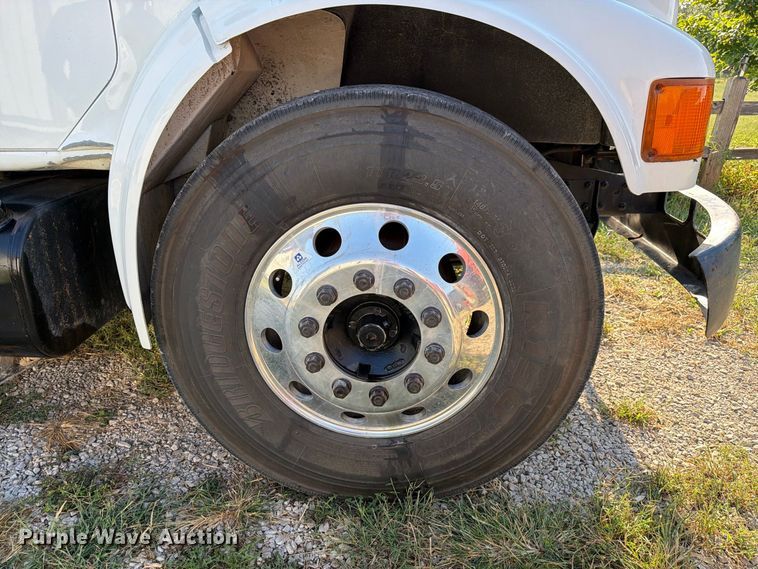 image for item DZ4750 2000 International 4700 Low Profile flatbed truck