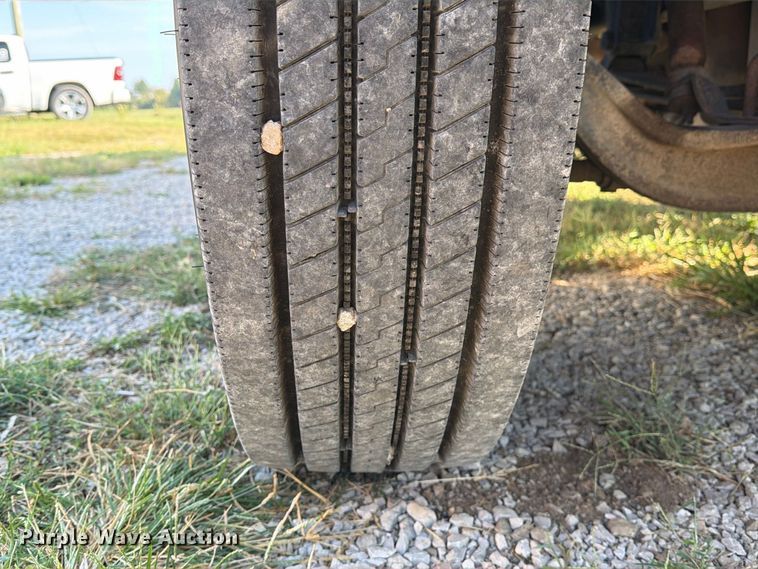 image for item DZ4750 2000 International 4700 Low Profile flatbed truck