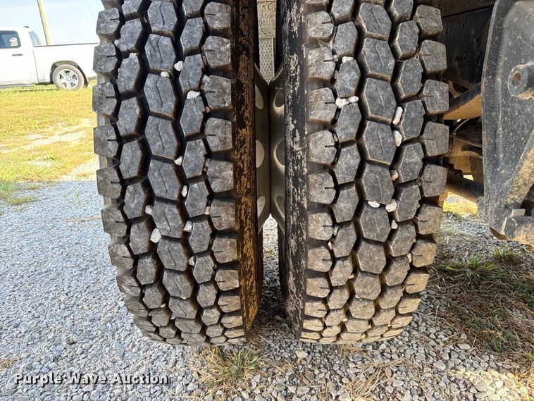 image for item DZ4750 2000 International 4700 Low Profile flatbed truck