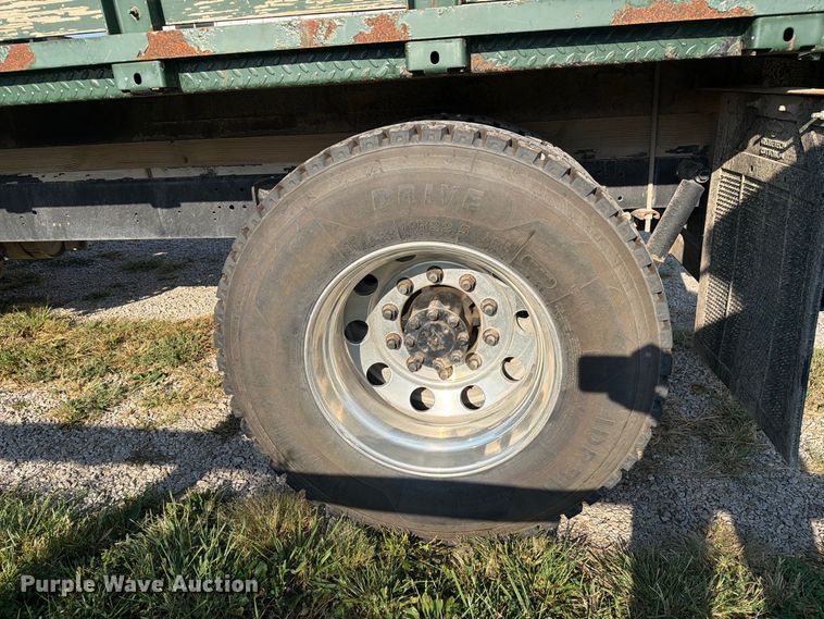image for item DZ4750 2000 International 4700 Low Profile flatbed truck