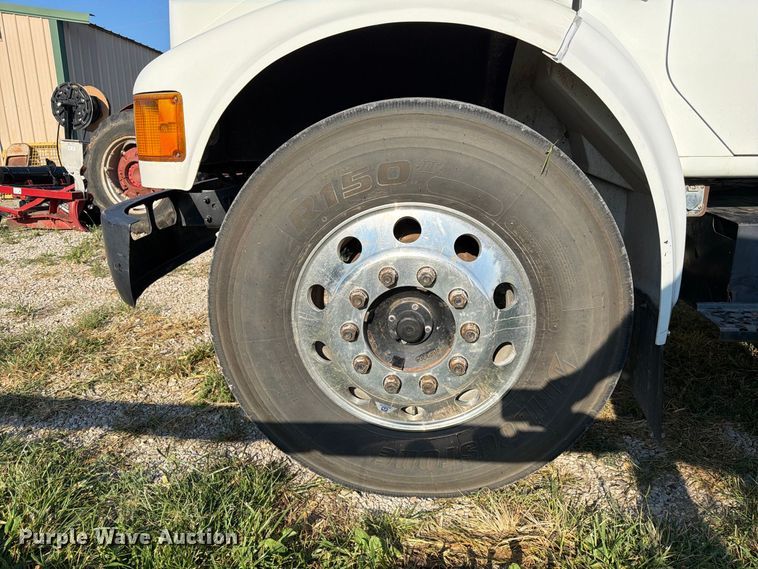 image for item DZ4750 2000 International 4700 Low Profile flatbed truck