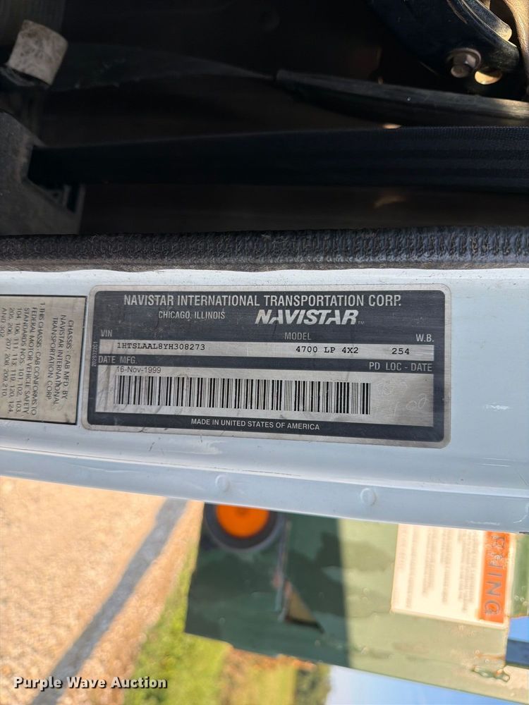 image for item DZ4750 2000 International 4700 Low Profile flatbed truck