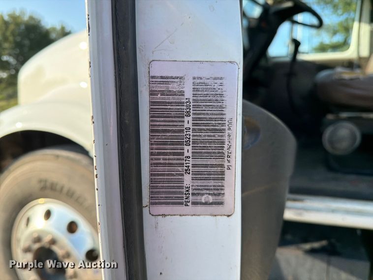 image for item DZ4750 2000 International 4700 Low Profile flatbed truck