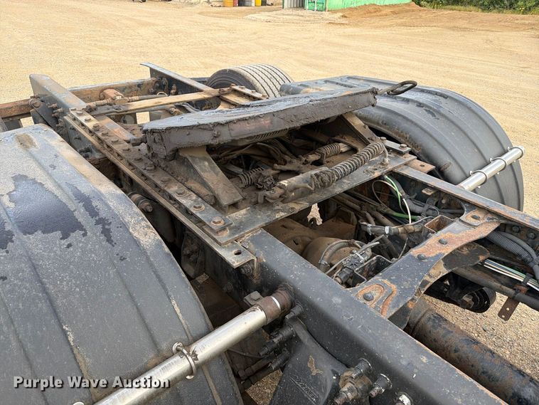 image for item EA0445 2015 Freightliner Cascadia semi truck