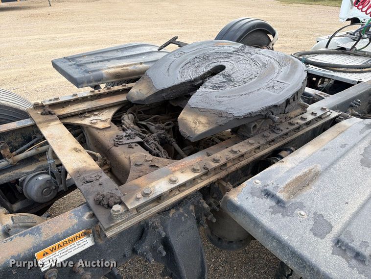 image for item EA0445 2015 Freightliner Cascadia semi truck
