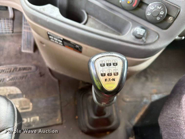 image for item EA0445 2015 Freightliner Cascadia semi truck