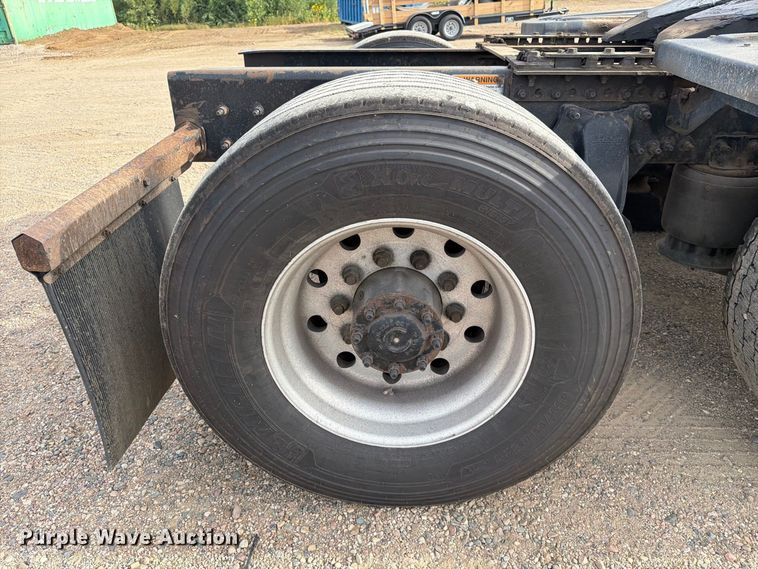 image for item EA0445 2015 Freightliner Cascadia semi truck