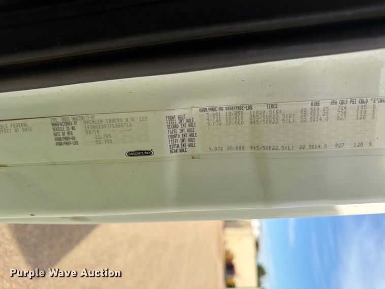 image for item EA0445 2015 Freightliner Cascadia semi truck