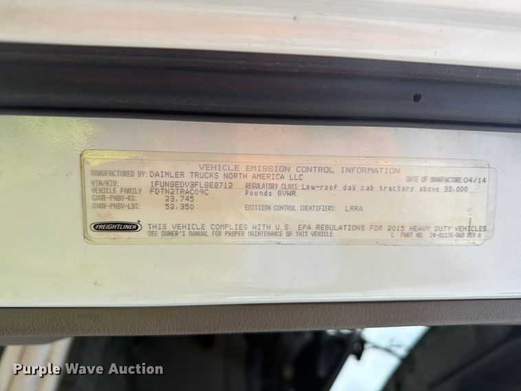 image for item EA0445 2015 Freightliner Cascadia semi truck
