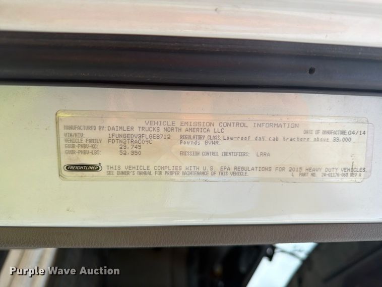image for item EA0445 2015 Freightliner Cascadia semi truck