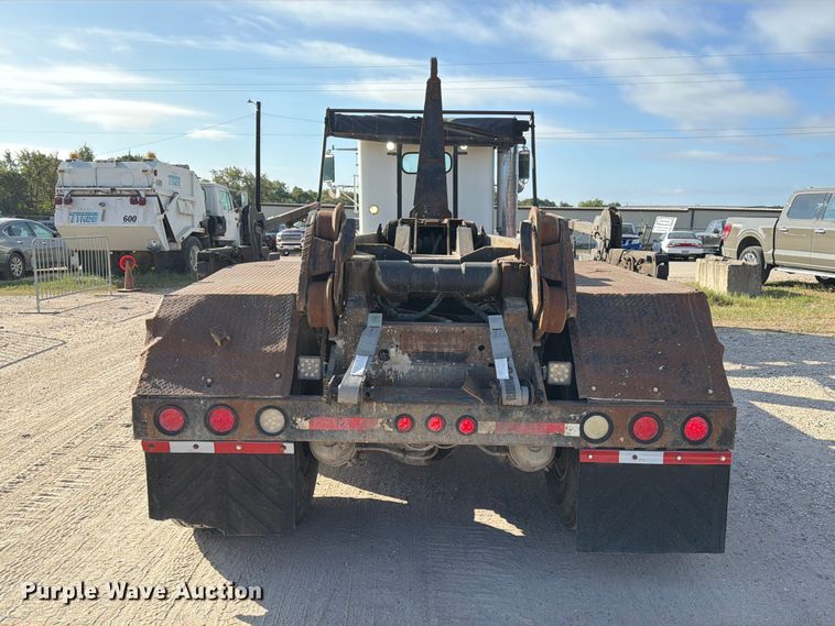 image for item EA7348 2001 Freightliner FLD120 roll-off container truck