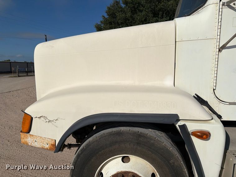 image for item EA7348 2001 Freightliner FLD120 roll-off container truck