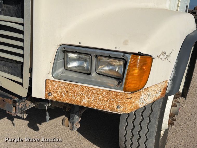image for item EA7348 2001 Freightliner FLD120 roll-off container truck