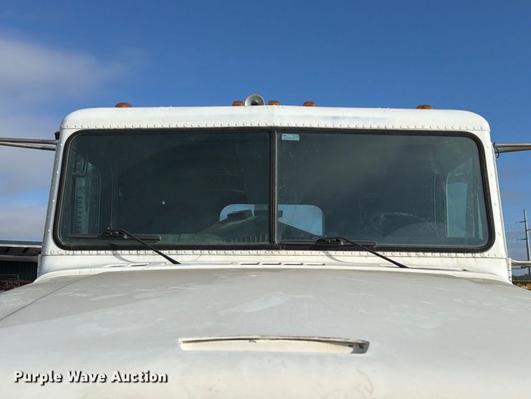 image for item EA7348 2001 Freightliner FLD120 roll-off container truck