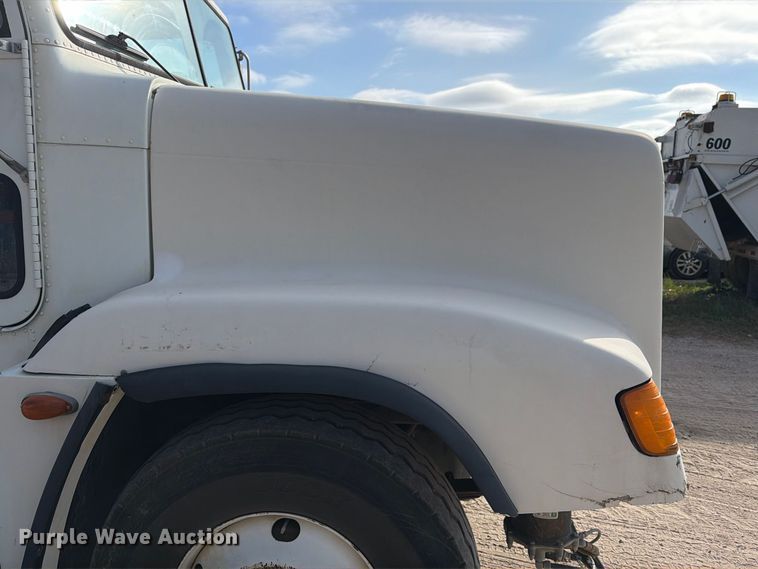 image for item EA7348 2001 Freightliner FLD120 roll-off container truck