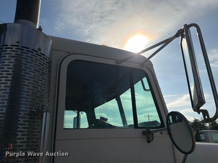 image for item EA7348 2001 Freightliner FLD120 roll-off container truck