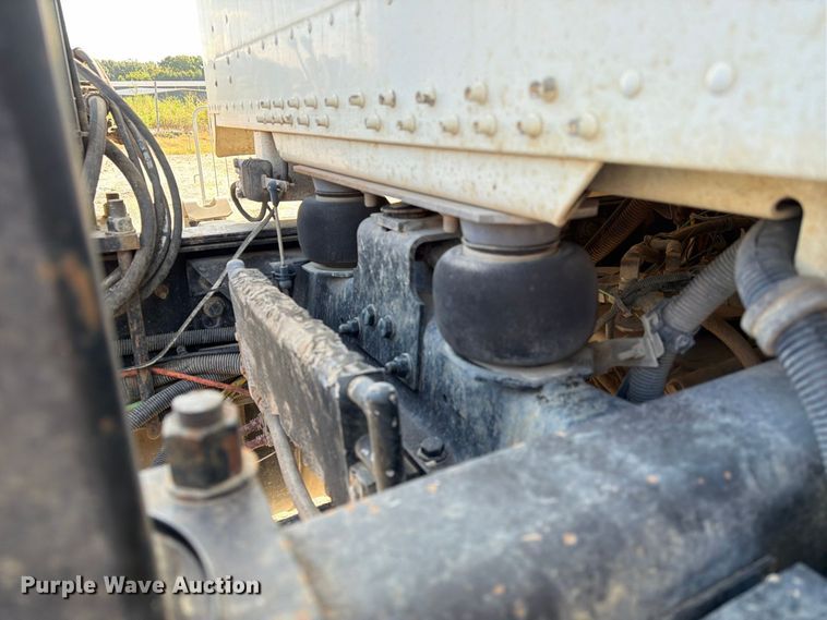 image for item EA7348 2001 Freightliner FLD120 roll-off container truck