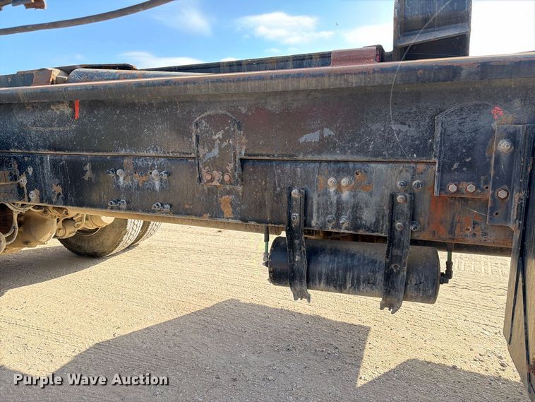 image for item EA7348 2001 Freightliner FLD120 roll-off container truck
