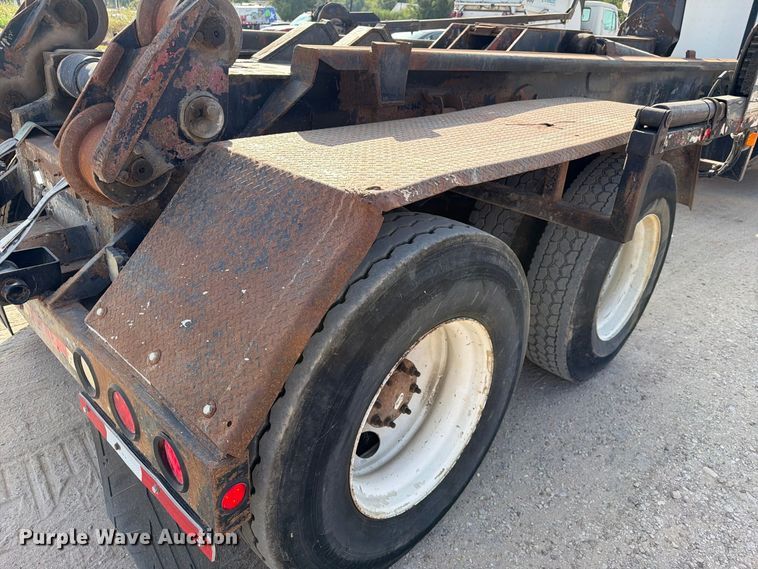 image for item EA7348 2001 Freightliner FLD120 roll-off container truck