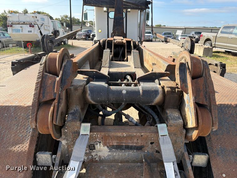 image for item EA7348 2001 Freightliner FLD120 roll-off container truck