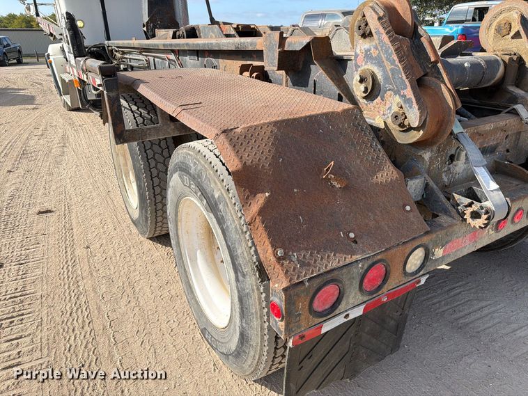 image for item EA7348 2001 Freightliner FLD120 roll-off container truck