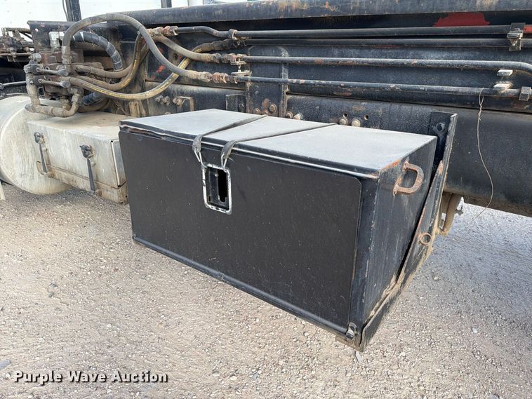 image for item EA7348 2001 Freightliner FLD120 roll-off container truck