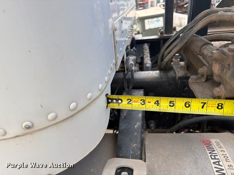 image for item EA7348 2001 Freightliner FLD120 roll-off container truck