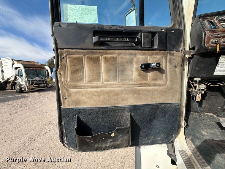 image for item EA7348 2001 Freightliner FLD120 roll-off container truck