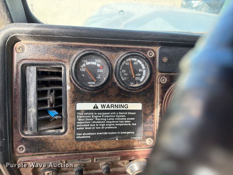 image for item EA7348 2001 Freightliner FLD120 roll-off container truck