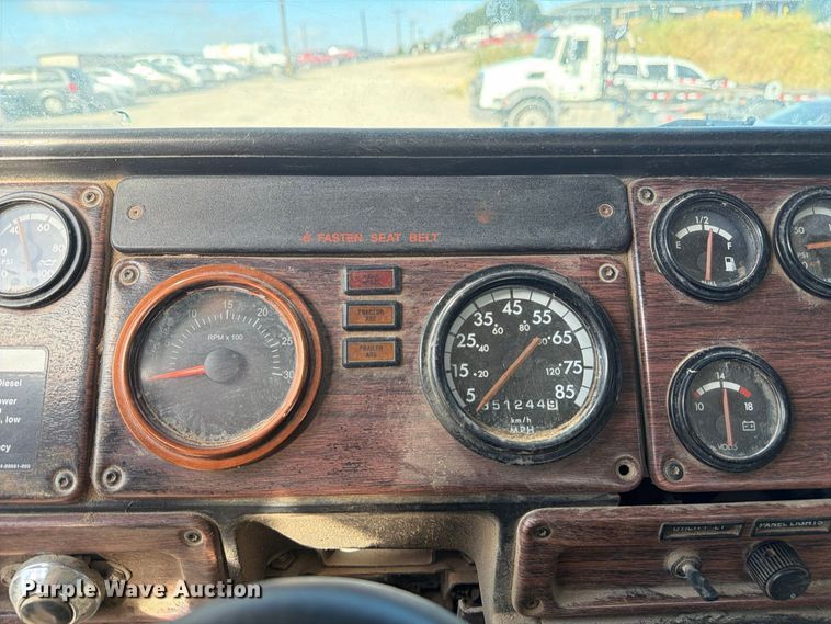 image for item EA7348 2001 Freightliner FLD120 roll-off container truck