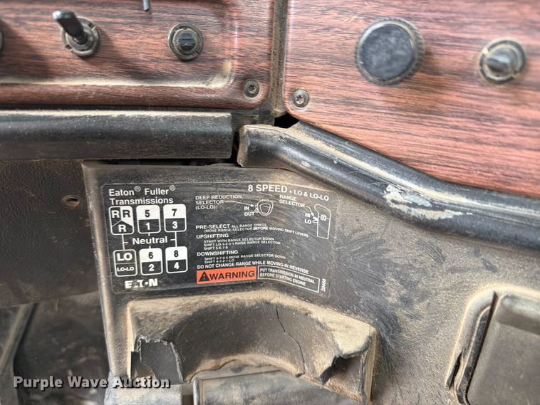 image for item EA7348 2001 Freightliner FLD120 roll-off container truck