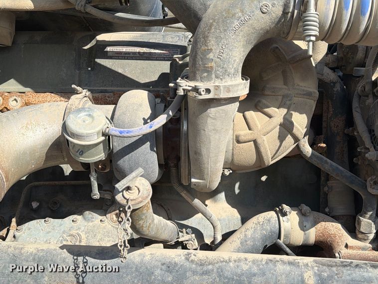 image for item EA7348 2001 Freightliner FLD120 roll-off container truck