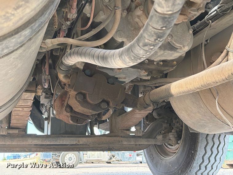 image for item EA7348 2001 Freightliner FLD120 roll-off container truck