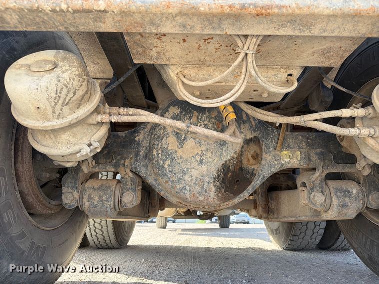 image for item EA7348 2001 Freightliner FLD120 roll-off container truck