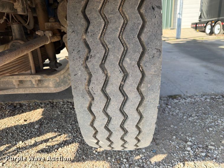 image for item EA7348 2001 Freightliner FLD120 roll-off container truck
