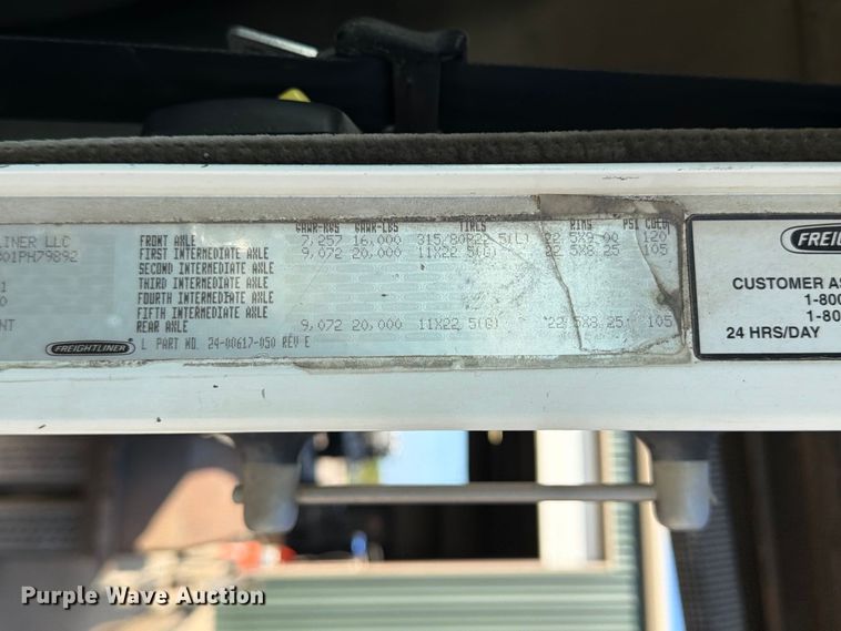 image for item EA7348 2001 Freightliner FLD120 roll-off container truck