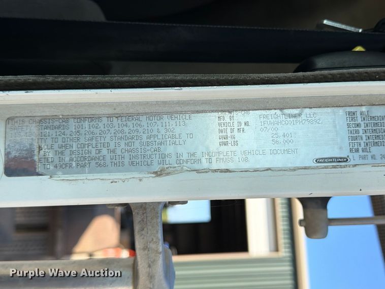 image for item EA7348 2001 Freightliner FLD120 roll-off container truck