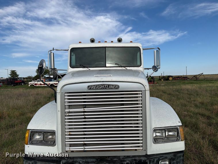 image for item ED0184 1995 Freightliner FLD semi truck