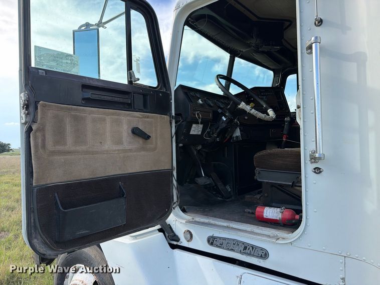 image for item ED0184 1995 Freightliner FLD semi truck