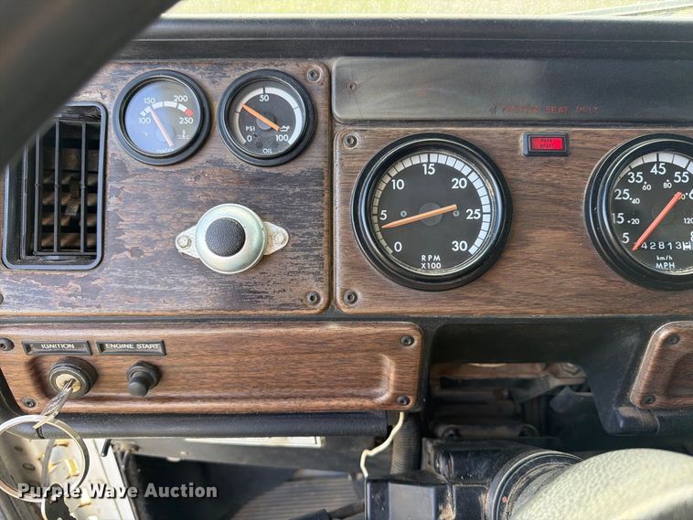 image for item ED0184 1995 Freightliner FLD semi truck