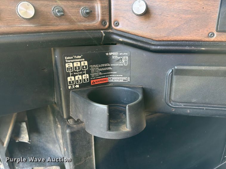 image for item ED0184 1995 Freightliner FLD semi truck