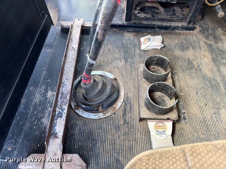 image for item ED0184 1995 Freightliner FLD semi truck