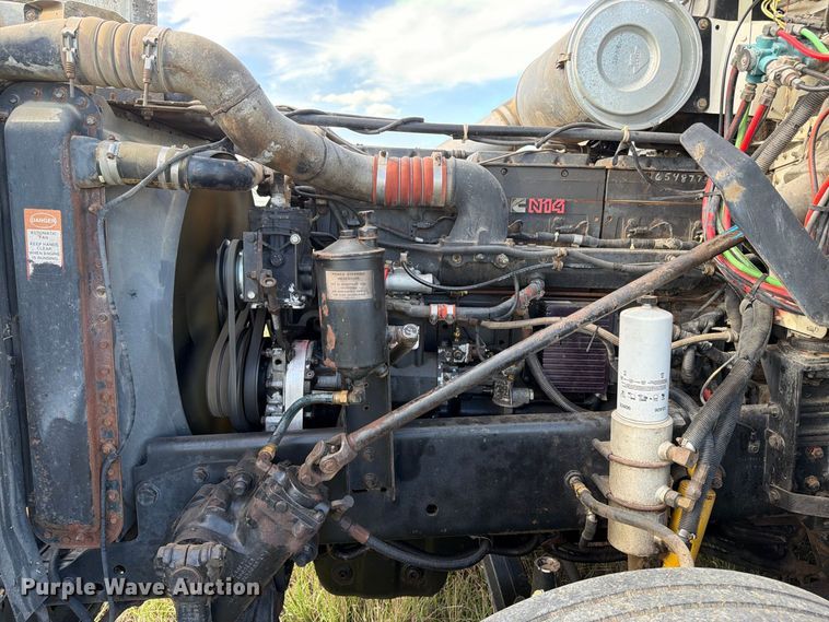 image for item ED0184 1995 Freightliner FLD semi truck