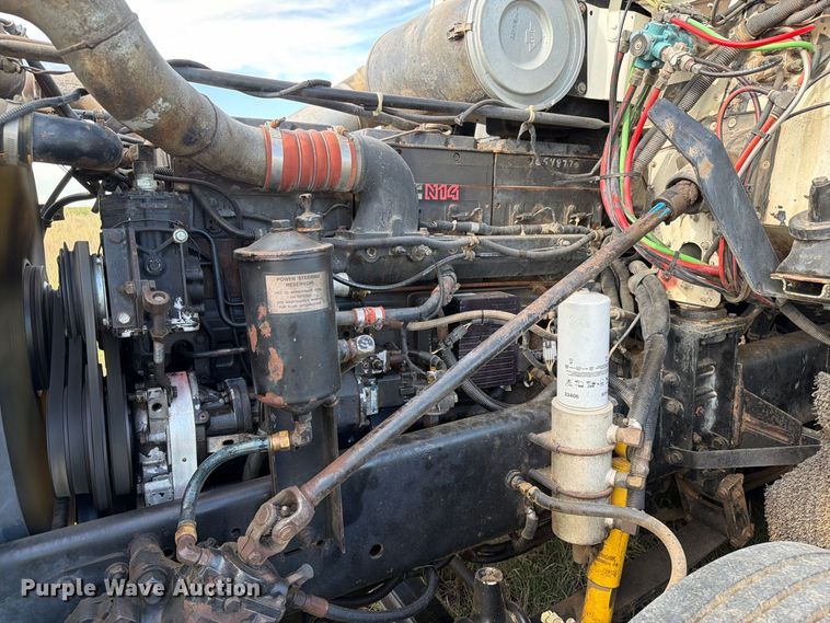 image for item ED0184 1995 Freightliner FLD semi truck