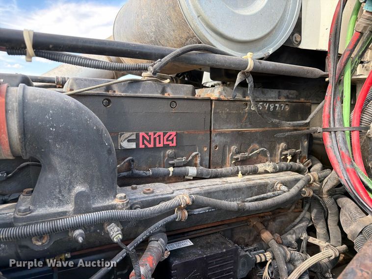 image for item ED0184 1995 Freightliner FLD semi truck