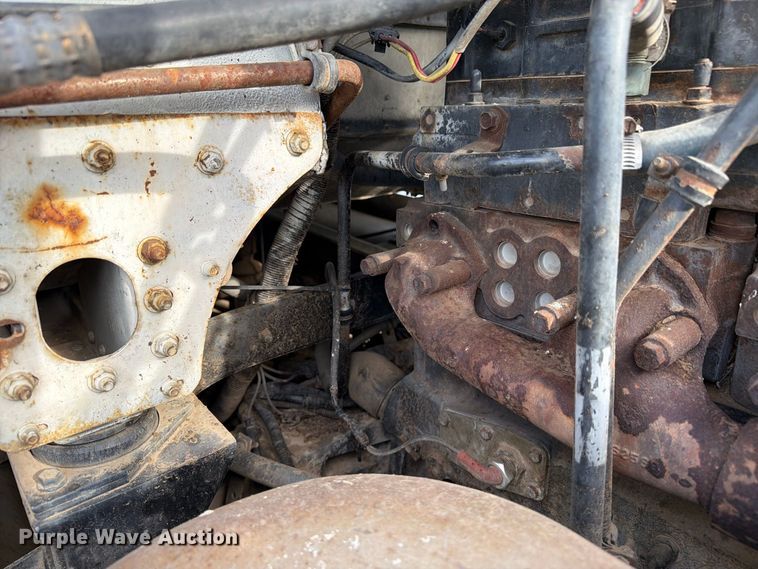 image for item ED0184 1995 Freightliner FLD semi truck