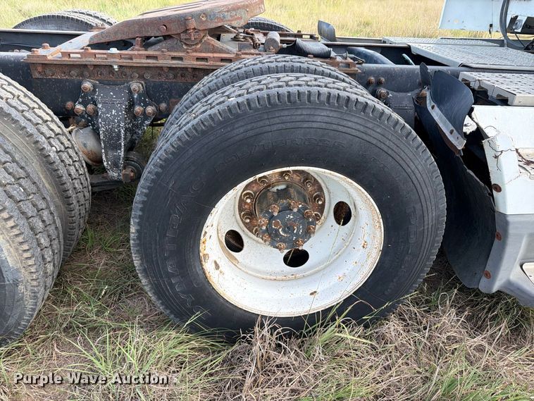 image for item ED0184 1995 Freightliner FLD semi truck