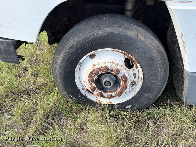 image for item ED0184 1995 Freightliner FLD semi truck
