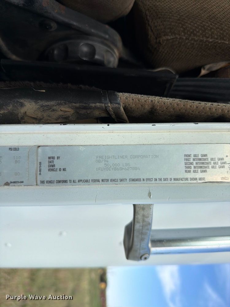 image for item ED0184 1995 Freightliner FLD semi truck