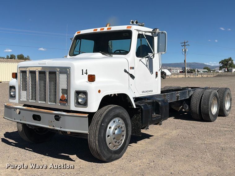 image for item ED0189 1988 Navistar F-2574 truck cab and chassis